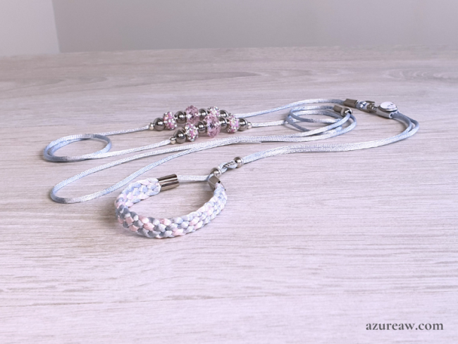 Laisse d’exposition argent et rose avec perles, poignée et sous-gorge tressé – Rose d’Argent