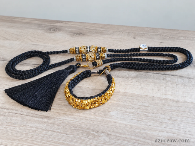 Laisse d’exposition canine Éclat Noir & Or Azureaw, noire avec sous-gorge pailleté, perles et pompon assorti , entièrement tressée main.