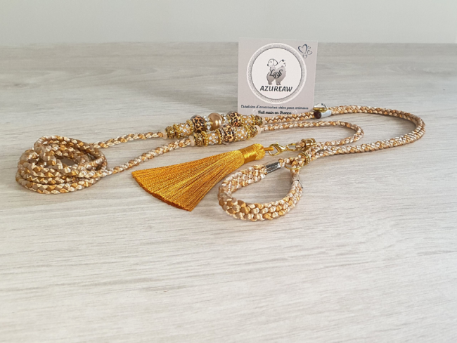 Laisse d’exposition canine Élégance Sauvage tressée champagne et caramel avec perles et pompon doré