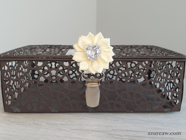 Broche porte-numéro Fleur Cœur Ivoire - Fait main