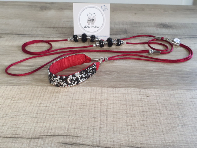 Laisse d’exposition BORDEAUX NUIT – Mini chien luxe bordeaux satin avec perles | Azureaw Laisse d’exposition BORDEAUX NUIT pour mini chien, satin bordeaux avec pailleté et perles noir et argenté | Azureaw