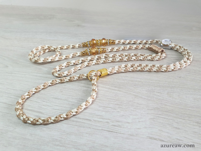 Laisse d’exposition Azureaw, tressée main champagne & ivoire avec perles Laisse d’exposition Douceur Dorée Azureaw, tressée champagne & ivoire avec perles