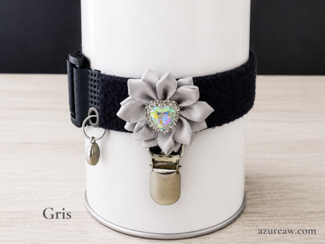 Brassard Porte-numéro Fleur cœur Gris - Fait main - Azureaw