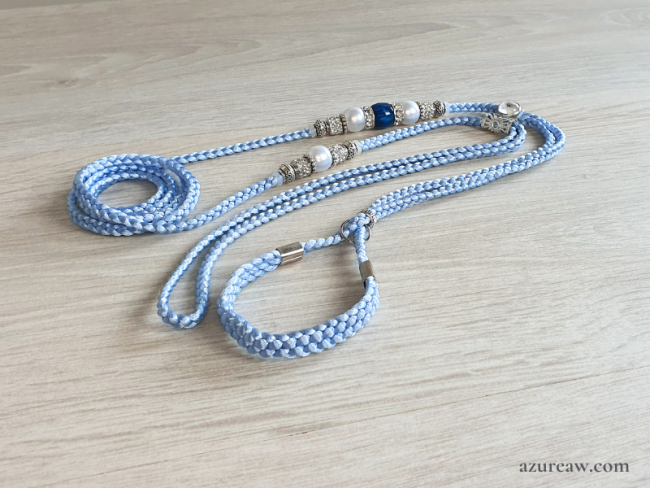 Laisse d’exposition canine Ciel de Perle Azureaw, bleu bébé avec perles, entièrement tressée main.