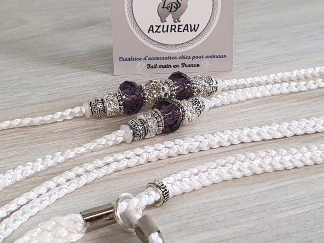 Laisse d’exposition canine Azureaw tressée blanche avec perles, entièrement tressée main. Laisse d’exposition canine Douceur Prune Azureaw, blanche avec perles, entièrement tressée main.