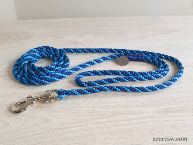 Laisse mousqueton Écume Turquoise Azureaw, un tressage turquoise & marine avec finition argentée - Fait main
