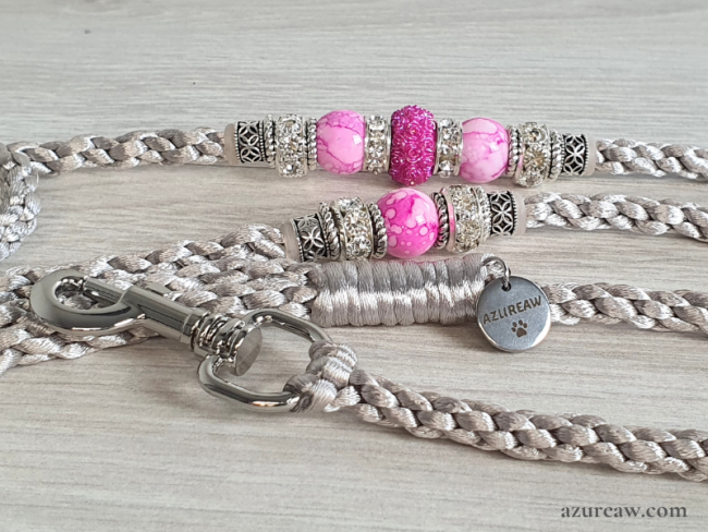 Laisse mousqueton Étoile Rosée, tressée main argent avec perles roses et argentées | Azureaw