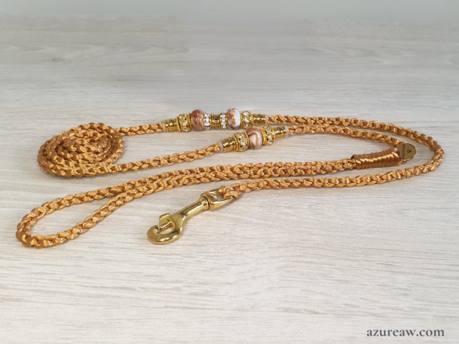 laisse tressée caramel avec perles et finition dorée Azureaw