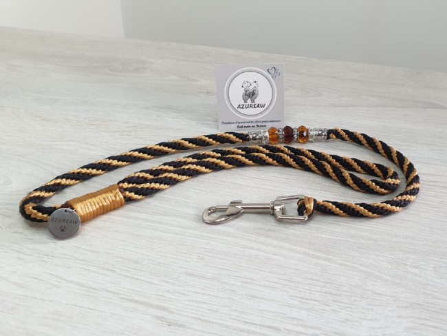 Laisse chien tressée main noir & caramel avec perles – Nuit Caramel – Azureaw Laisse chien noir et caramel avec perles – modèle Nuit Caramel – laisse mousqueton tressée main