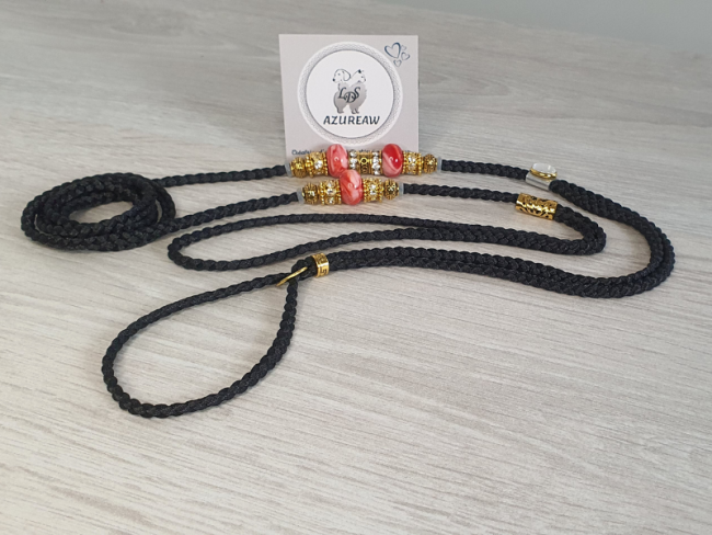 Laisse d’exposition Rubis Impérial Azureaw, noire tressée avec perles rouge et dorées