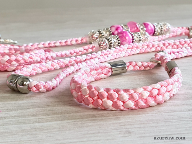 Laisse d’exposition canine Tendresse Rosée Azureaw, Duo de rose avec perles, entièrement tressée main.