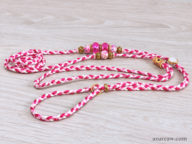 Laisse d’exposition Reflet Rosé Azureaw, tressée fuchsia, rose et blanc avec perles