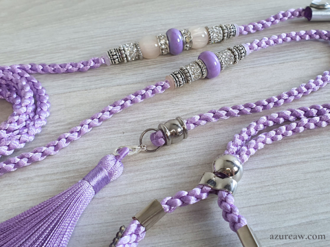Détails laisse d’exposition Luxe Cristal Éclat de Lilas tressée à la main parme avec sous-gorge strassée pour moyen chien.