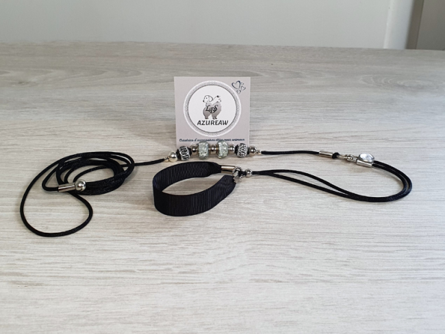 Laisse d’exposition Nuit élégante – Azureaw Laisse d’exposition cordon de satin et sous-gorge noir, perles argentées – Azureaw