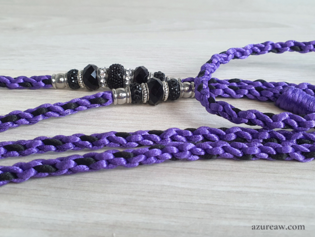 Laisse d’exposition Améthyste Noire, tressée violet et noir avec perles | Azureaw
