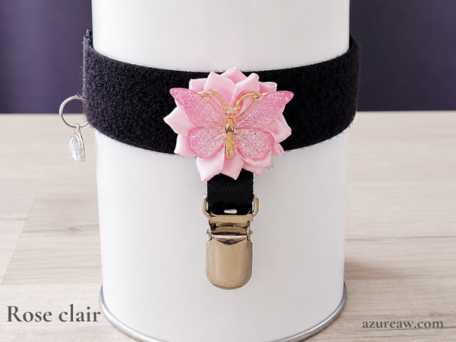 Brassard Porte numéro Papillon Rose clair - Fait main Brassard porte-numéro Fleur papillon Rose clair - Fait main - Azureaw