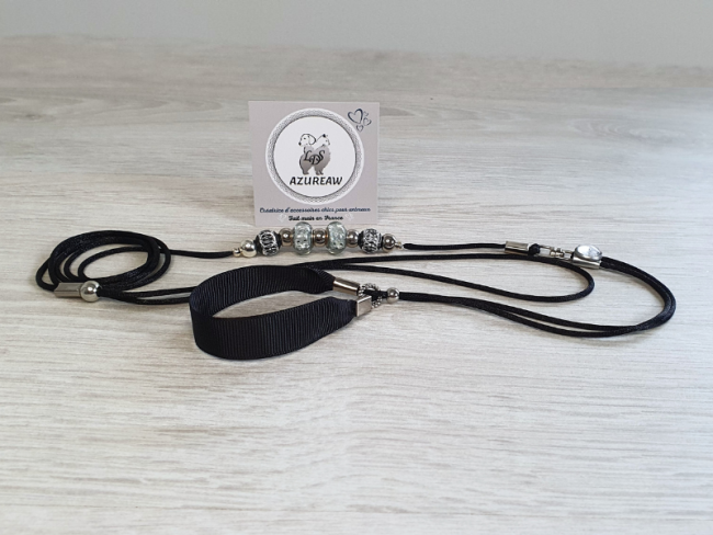 Laisse d’exposition Nuit élégante – Azureaw Laisse d’exposition cordon de satin et sous-gorge noir, perles argentées – Azureaw