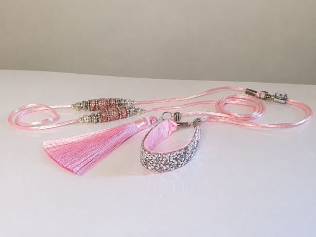 Laisse expositions canines Luxe ROSE BÉBÉ ARGENTÉ pour mini chien - Fait main Laisse expositions canines Luxe ROSE BÉBÉ ARGENTÉ pour mini chien - Fait main