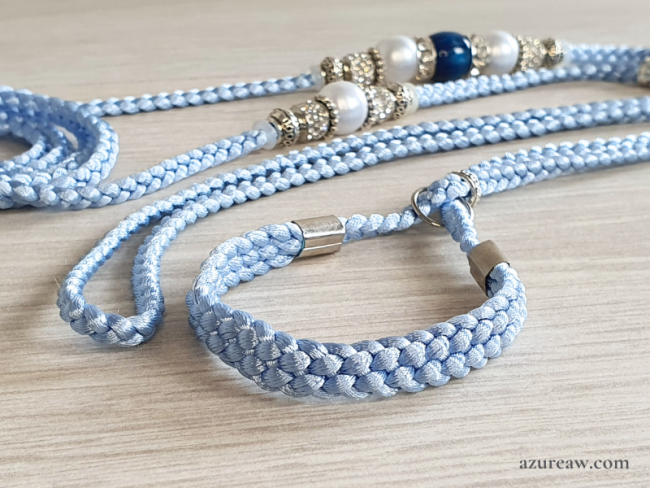 Laisse d’exposition canine Ciel de Perle Azureaw, bleu bébé avec perles, entièrement tressée main.
