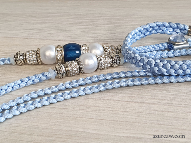 Laisse d’exposition canine Ciel de Perle Azureaw, bleu bébé avec perles, entièrement tressée main.