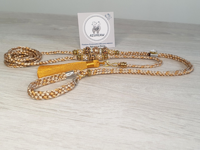 Laisse d’exposition canine Élégance Sauvage tressée champagne et caramel avec perles et pompon doré