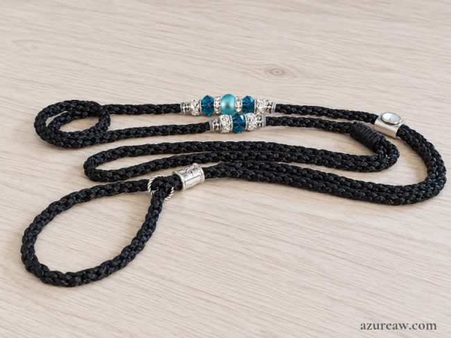 Laisse d’exposition NOCTURNE TURQUOISE noir avec perles turquoise et argent | Azureaw