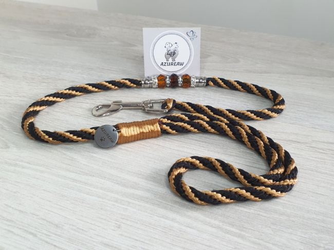 Laisse chien tressée main noir & caramel avec perles – Nuit Caramel – Azureaw Laisse chien noir et caramel avec perles – modèle Nuit Caramel – laisse mousqueton tressée main