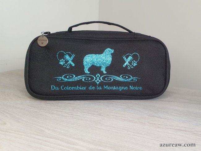 Pochette de toilettage et accessoires pour chien personnalisable, fermée, vue extérieure