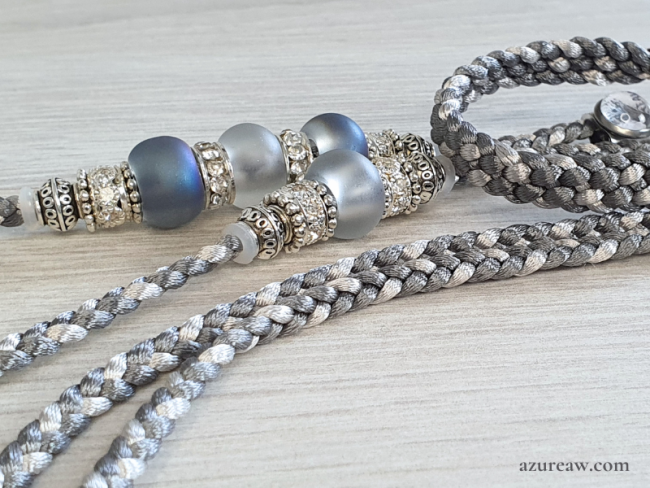 Laisse d’exposition canine Brume d'Argent Azureaw, Gris argenté avec perles, entièrement tressée main.