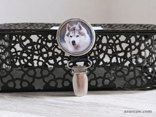 Broche porte-numéro Azureaw Personnalisée avec photo - Fait main