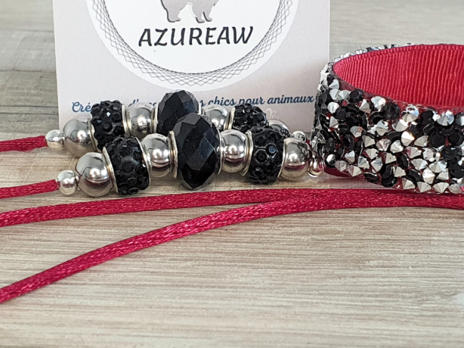 Laisse d’exposition BORDEAUX NUIT – Mini chien luxe bordeaux satin avec perles | Azureaw Laisse d’exposition BORDEAUX NUIT pour mini chien, satin bordeaux avec pailleté et perles noir et argenté | Azureaw