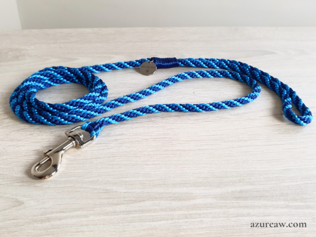 Laisse mousqueton Écume Turquoise Azureaw, un tressage turquoise & marine avec finition argentée - Fait main