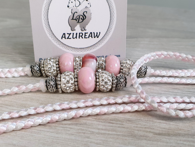 Laisse d’exposition Azureaw tressée blanc et rose bébé avec perles - Édition Saint-Valentin Laisse d’exposition Douce Romance Azureaw, tressée blanc et rose bébé avec perles - Édition Saint-Valentin