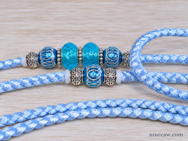 Laisse d’exposition Brise Turquoise Azureaw, tressée bleu bébé avec perles