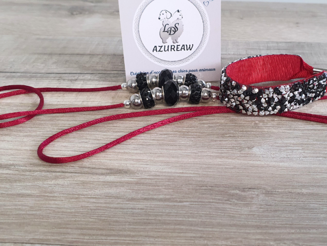 Laisse d’exposition BORDEAUX NUIT – Mini chien luxe bordeaux satin avec perles | Azureaw Laisse d’exposition BORDEAUX NUIT pour mini chien, satin bordeaux avec pailleté et perles noir et argenté | Azureaw
