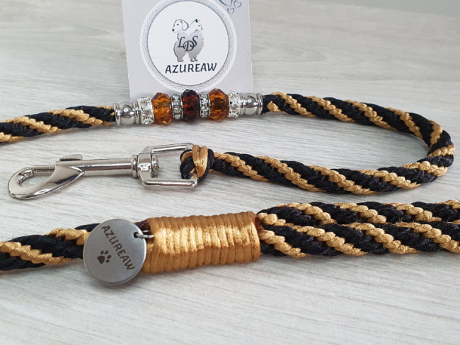 Laisse chien tressée main noir & caramel avec perles – Nuit Caramel – Azureaw Laisse chien noir et caramel avec perles – modèle Nuit Caramel – laisse mousqueton tressée main