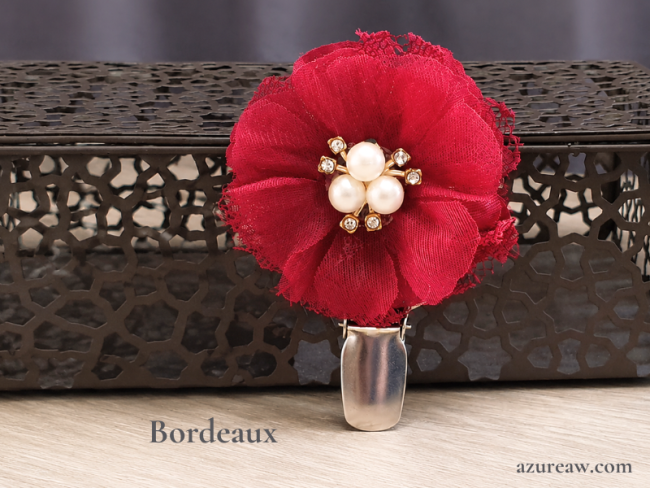 Broche porte-numéro Fleur perles et strass Bordeaux Azureaw- Fait main