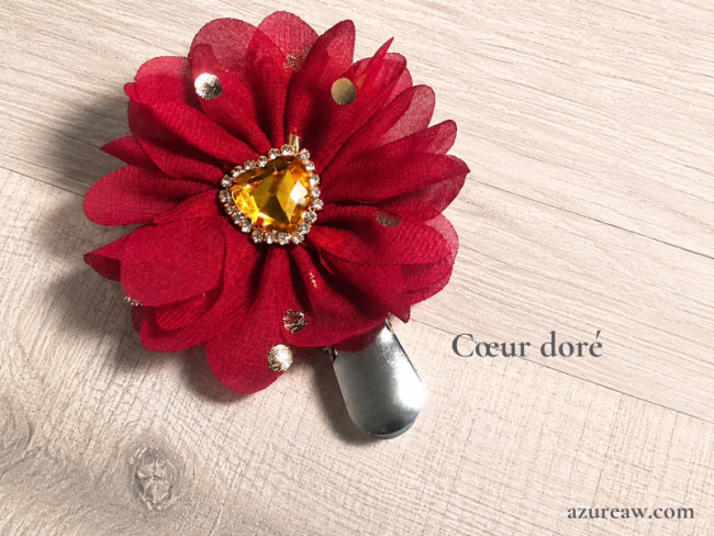 Broche porte-numéro Azureaw Fleur bordeaux dorée, cœur doré - Fait main Broche porte-numéro Azureaw Fleur bordeaux dorée, cœur doré - Fait main