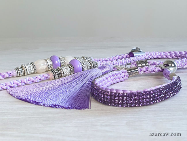 Détails laisse d’exposition Luxe Cristal Éclat de Lilas tressée à la main parme avec sous-gorge strassée pour moyen chien.