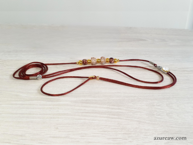 Laisse d’exposition cordon de satin chocolat, perles chocolat, champagnes et dorées – Azureaw