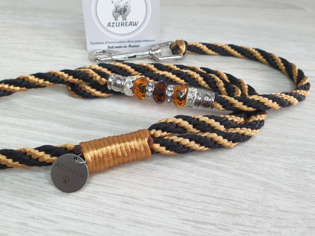Laisse chien tressée main noir & caramel avec perles – Nuit Caramel – Azureaw Laisse chien noir et caramel avec perles – modèle Nuit Caramel – laisse mousqueton tressée main