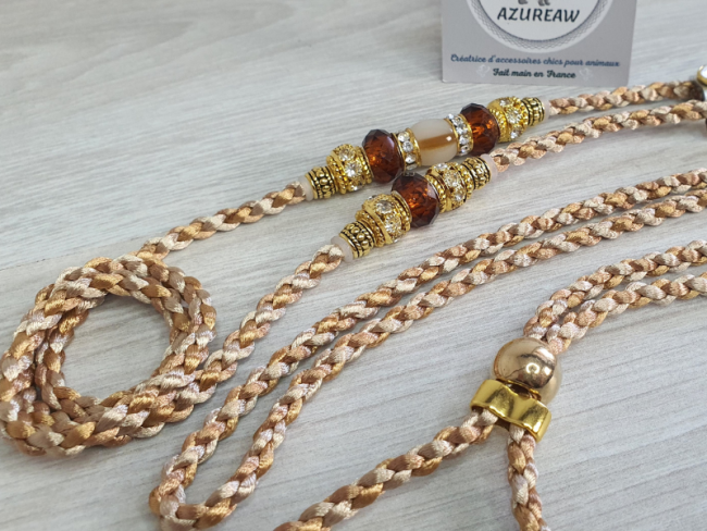 Laisse d’exposition canine Douceur d’Ambre Azureaw, champagne et caramel avec perles ambrées, entièrement tressée main.