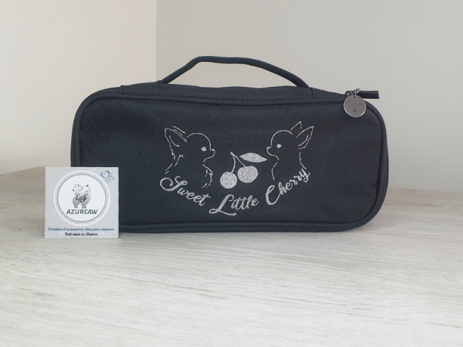 Pochette de toilettage pour chien personnalisable, fermée, vue extérieure