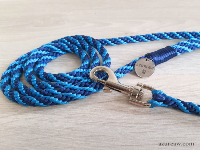 Laisse mousqueton Écume Turquoise Azureaw, un tressage turquoise & marine avec finition argentée - Fait main