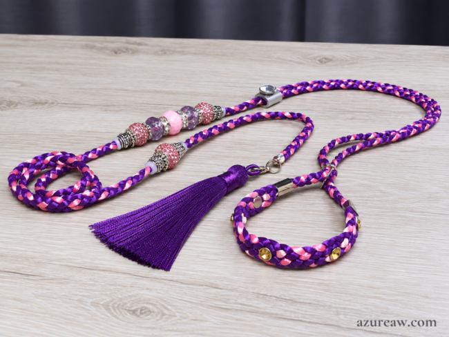 Laisse expositions canines LUXE Violet Rose pour petit/moyen chien avec pompon - Fait main Laisse expositions canines LUXE Violet Rose pour petit/moyen chien avec pompon - Fait main