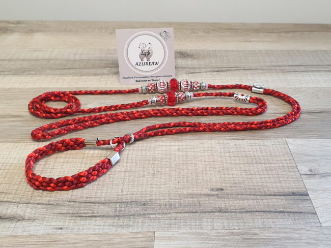 Laisse d’exposition tressée rouge & bordeaux avec perles – Cœur de rubis | Azureaw
