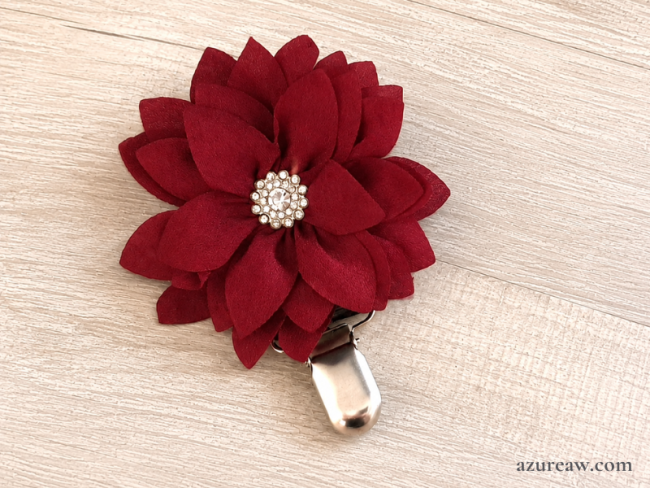 Broche Porte numéros - Fleur bordeaux sublimée de strass - Fait main 