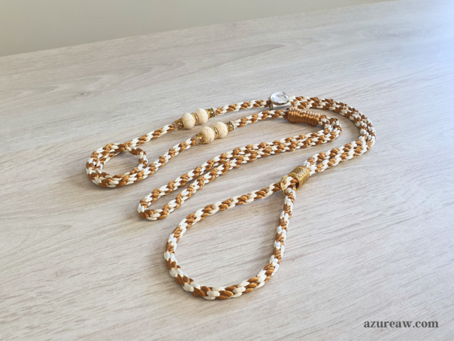 Laisse d’exposition Douceur Caramel, tressée Caramel et ivoire avec perles | Azureaw