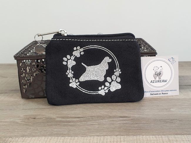 Pochette à friandises noire Modèle PATTES DE CHIEN personnalisée pailleté argenté, Toutes races - Fait main Pochette à friandises noire Modèle PATTES DE CHIEN personnalisée pailleté argenté, Toutes races - Fait main