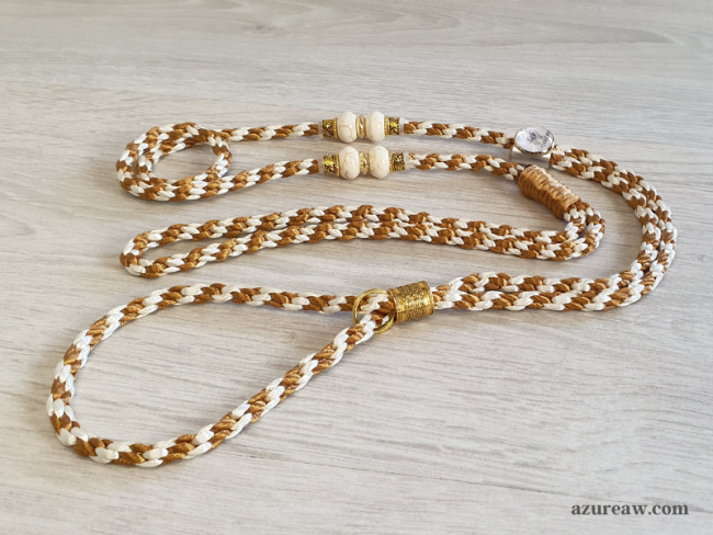 Laisse d’exposition Douceur Caramel, tressée Caramel et ivoire avec perles | Azureaw